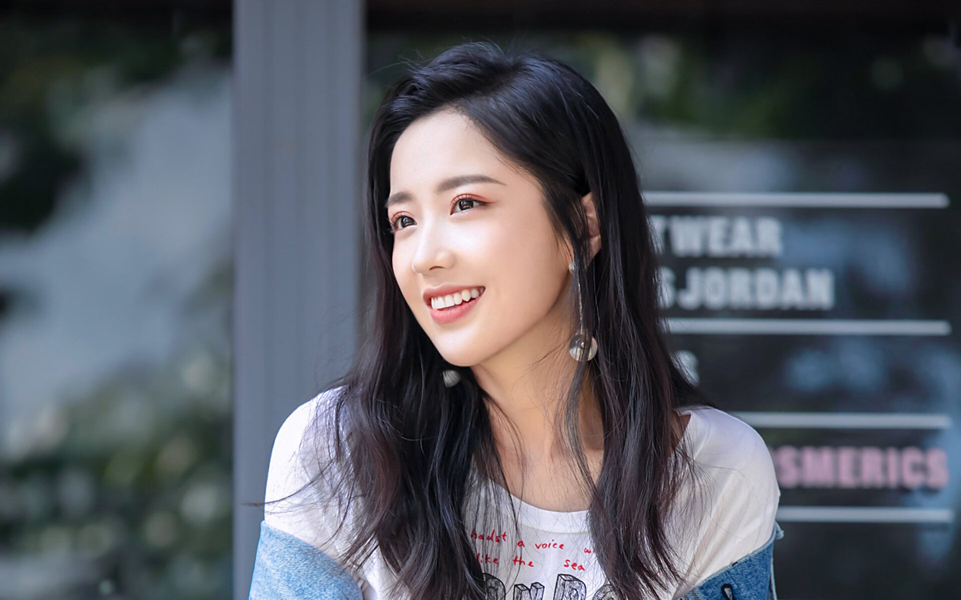 老鹰掌控篮板数据内线优势明显，老鹰队防守