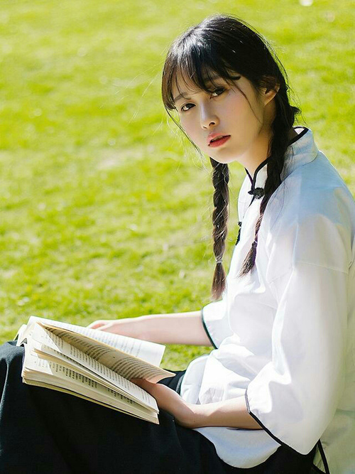 爱游戏官网-英超冠军悬念：排兵布阵，胜负只在一线之间！，英超列届冠军