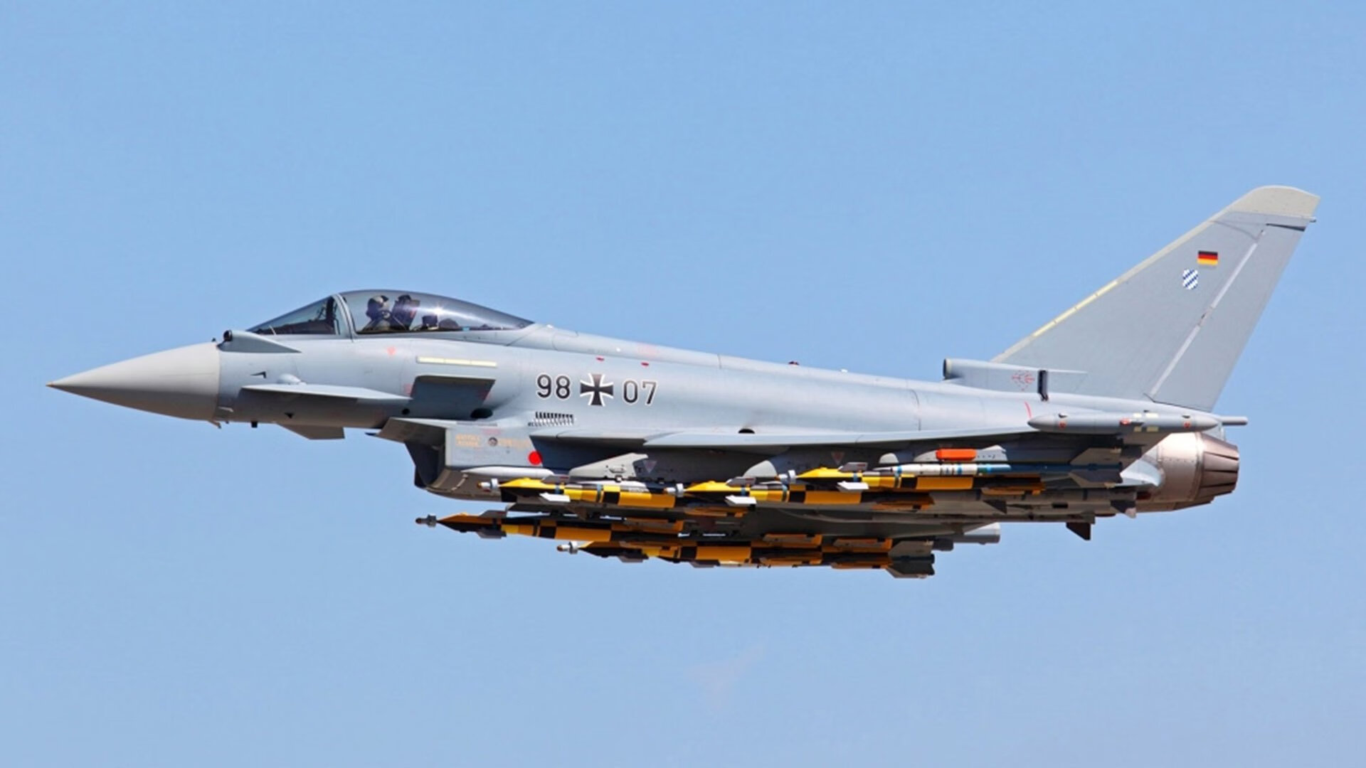 赫梅列夫斯基泳池中展现硬实力,梅赫里斯